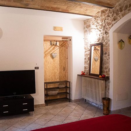 Ferienwohnung Giardino Sul Fiume Ascoli Piceno Exterior foto